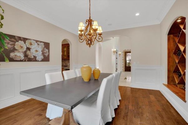 Chandelier, Dining room, Interior, Recessed Lighting, Wood Texture Flooring
