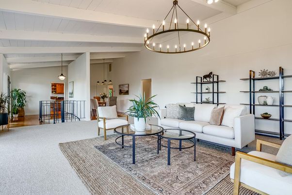 Chandelier, Dining room, Interior, Living room, Pendant Lights