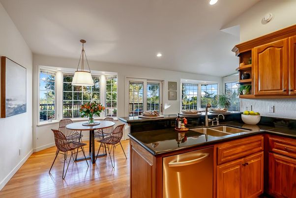 Dining room, Interior, Kitchen, Pendant Lights, Recessed Lighting, Wood Texture Flooring