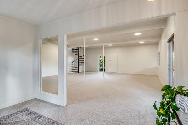 Empty room, Interior, Recessed Lighting
