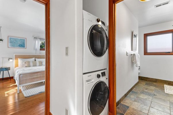 Bedroom, Interior, Utility Closets, Washer, Wood Texture Flooring