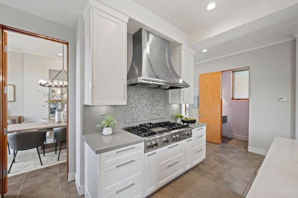 Chandelier, Dining room, Interior, Kitchen, Pendant Lights, Recessed Lighting, Stainless Steel Appliances