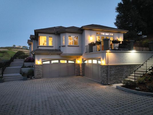 Attached, Exterior, Facade, Modern
