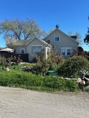 Exterior, Facade, Ranch
