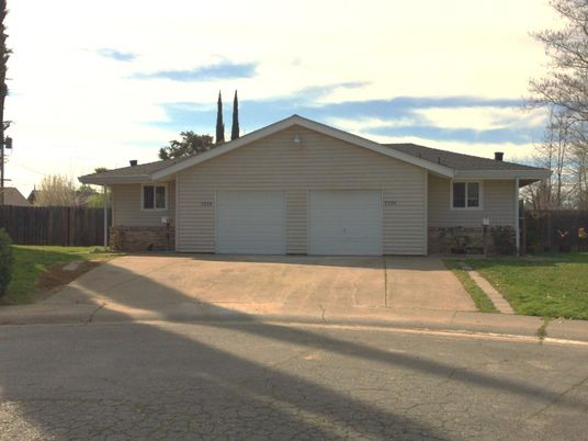Attached, Exterior, Facade, Ranch