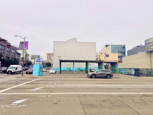Exterior, Facade, Modern