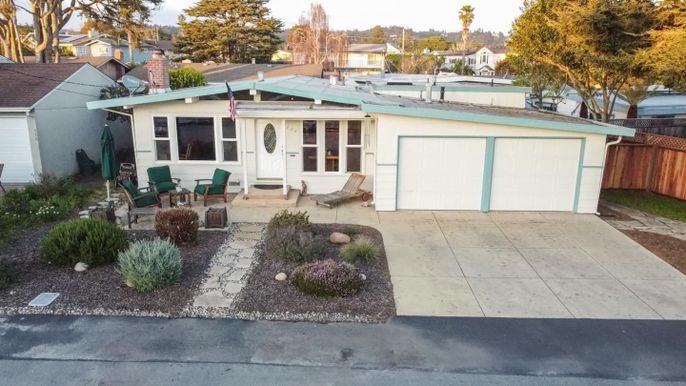 Attached, Exterior, Facade, Ranch