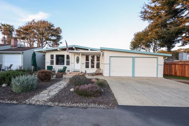 Attached, Exterior, Facade, Ranch