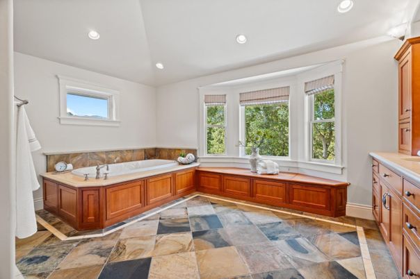Bathroom, Interior, Recessed Lighting