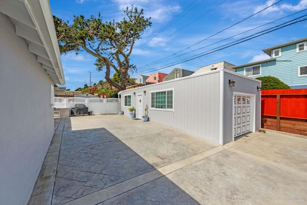 Detached Garage, Exterior