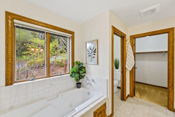 Bathroom, Interior, Tile Countertops