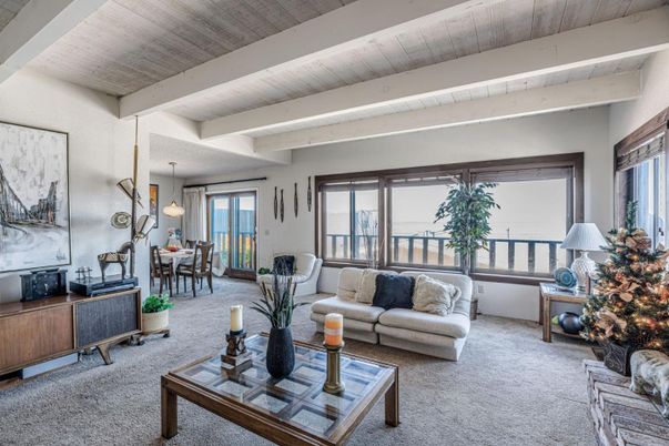 Dining room, Interior, Living room, Pendant Lights, Wooden Beams, Wooden Ceilings