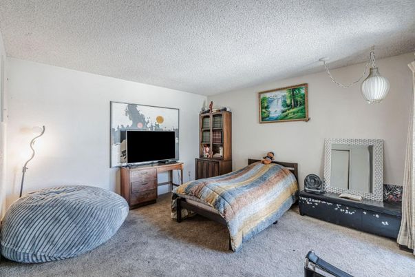 Bedroom, Interior, Pendant Lights