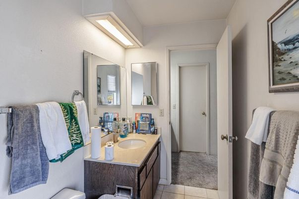 Bathroom, Dual Sink Vanities, Interior