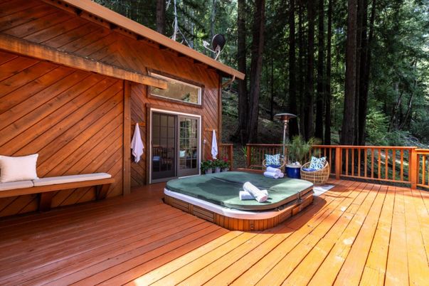 Exterior, Hot Tub
