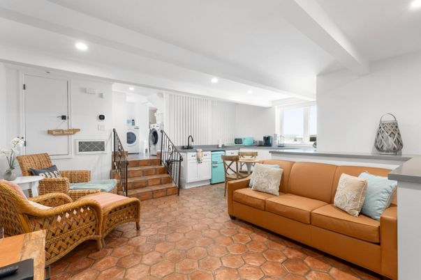 Interior, Living room, Recessed Lighting, Washer