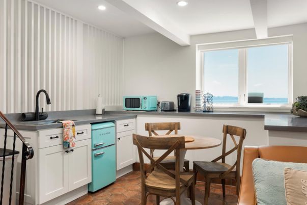 Dining room, Interior, Kitchen, Recessed Lighting, Water