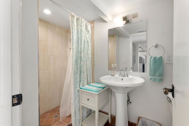 Bathroom, Interior, Recessed Lighting