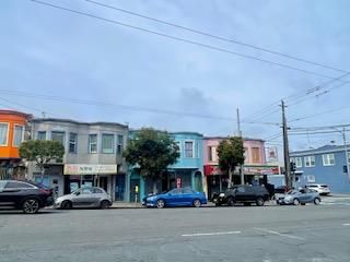 Exterior, Facade, Rowhouse