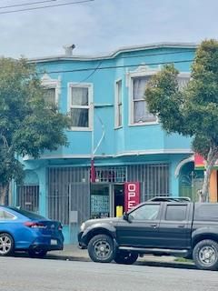 Exterior, Facade, Rowhouse