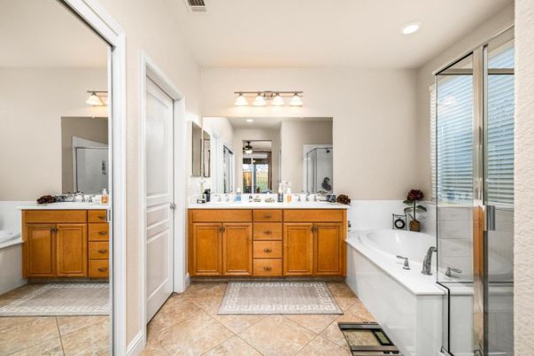 Bathroom, Dual Sink Vanities, Interior, Recessed Lighting