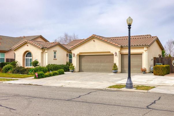 Attached, Exterior, Facade, Spanish Mediterranean