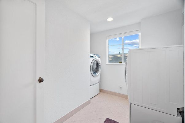 Interior, Recessed Lighting, Utility Closets, Washer