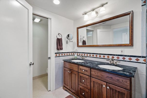Bathroom, Dual Sink Vanities, Interior, Recessed Lighting