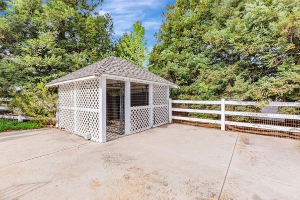 Detached Garage, Exterior