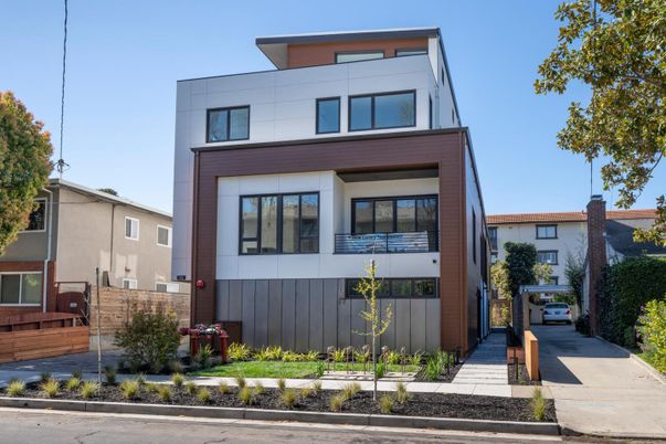 Exterior, Facade, Modern
