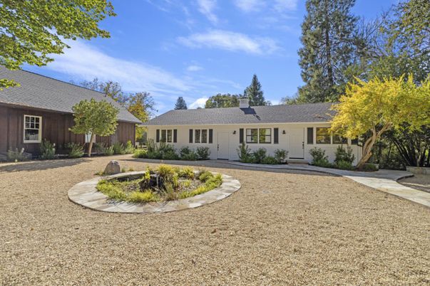 Backyard, Exterior, Facade, Ranch