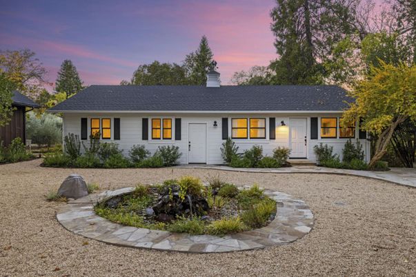 Exterior, Facade, Ranch