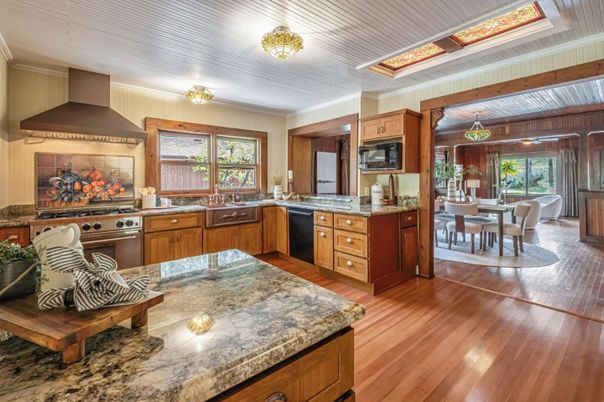 Dining room, Interior, Kitchen, Stainless Steel Appliances, Wood Texture Flooring