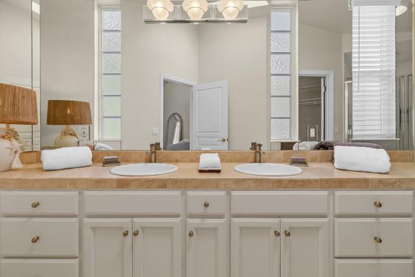 Bathroom, Dual Sink Vanities, Interior