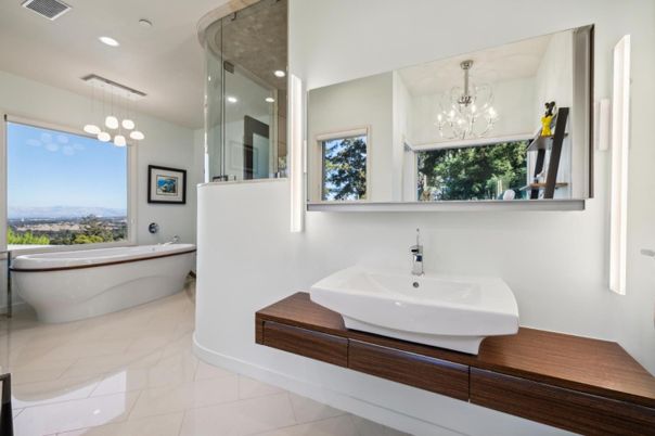 Bathroom, Free Standing Baths, Interior, Pendant Lights, Recessed Lighting