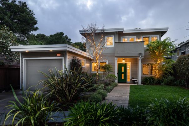 Attached, Exterior, Facade, Modern