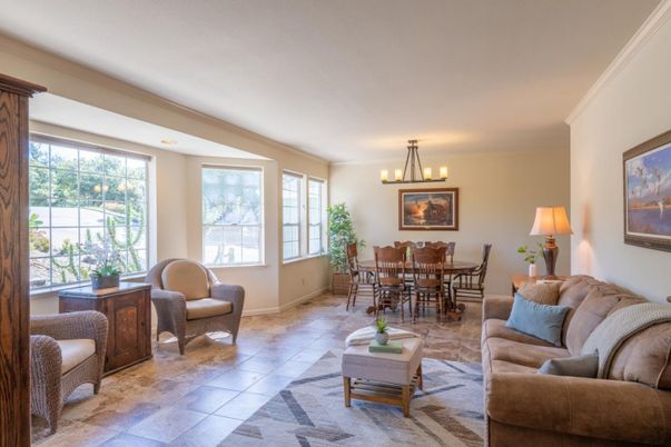 Chandelier, Dining room, Interior, Living room