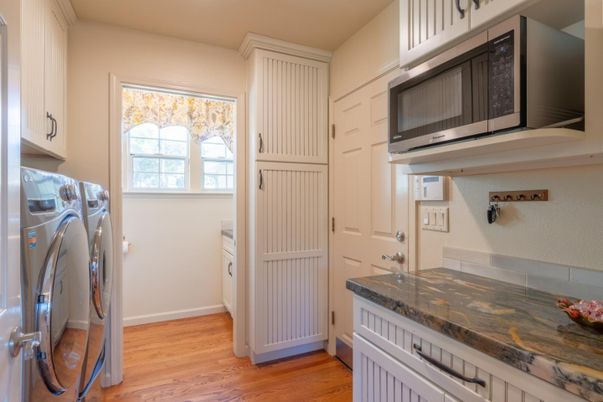 Interior, Washer, Wood Texture Flooring