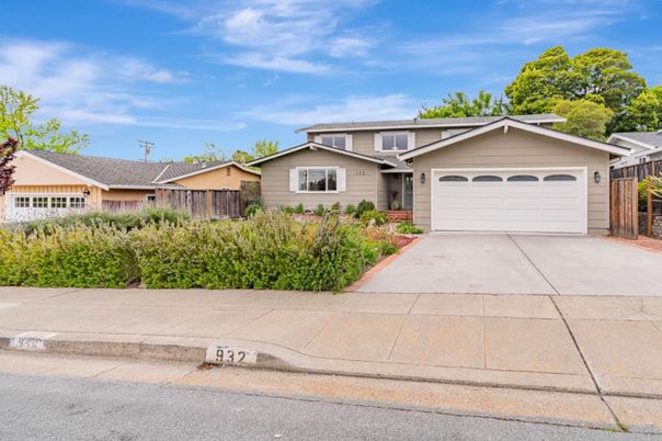 Attached, Exterior, Facade, Ranch