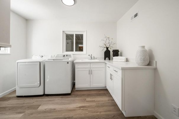 Interior, Washer, Wood Texture Flooring