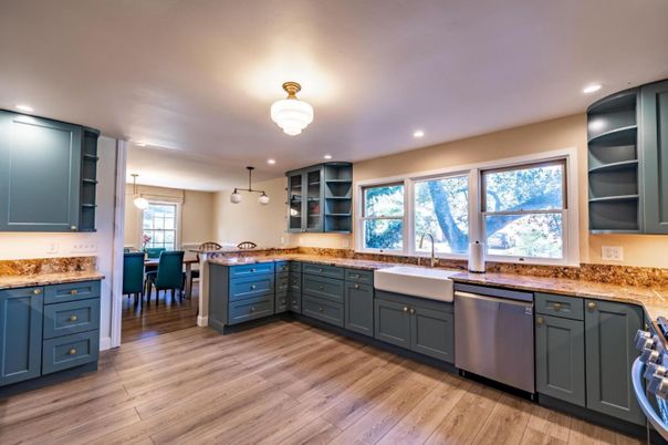 Dining room, Interior, Kitchen, Pendant Lights, Recessed Lighting, Wood Texture Flooring
