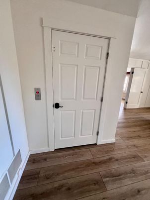 Elevator, Interior, Wood Texture Flooring