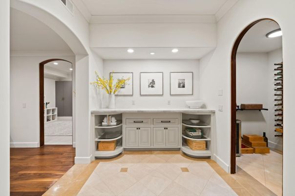 Interior, Recessed Lighting, Wood Texture Flooring