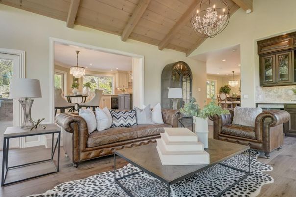 Chandelier, Dining room, Interior, Kitchen, Living room, Pendant Lights, Recessed Lighting, Wooden Beams, Wooden Ceilings, Wood Texture Flooring