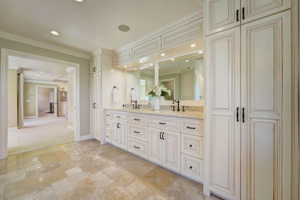 Bathroom, Dual Sink Vanities, Interior, Recessed Lighting