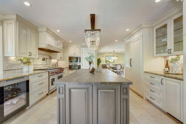 Chandelier, Dining room, Interior, Kitchen, Recessed Lighting, Stainless Steel Appliances