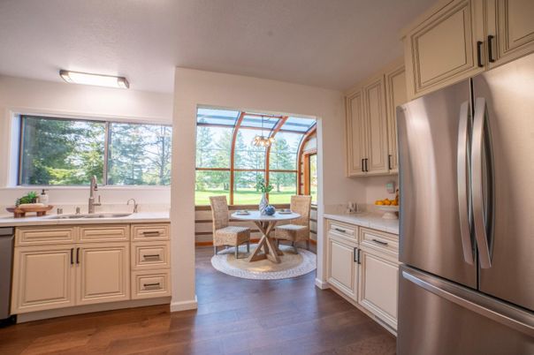 Dining room, Interior, Kitchen, Stainless Steel Appliances, Wood Texture Flooring