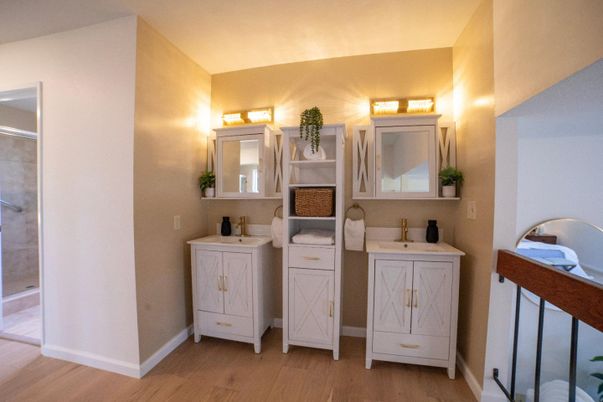 Bathroom, Dual Sink Vanities, Interior, Wood Texture Flooring