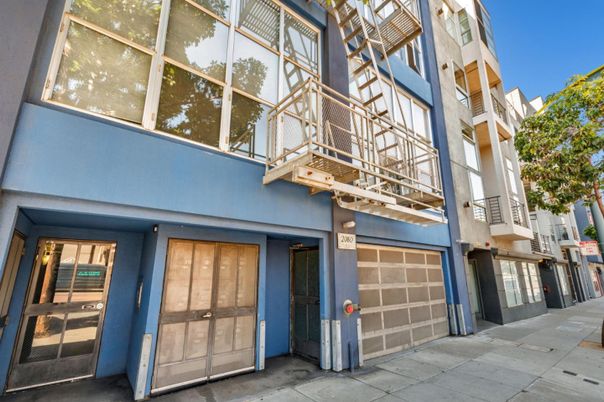 Attached, Exterior, Facade, None