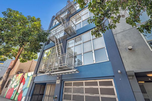 Exterior, Facade, Modern